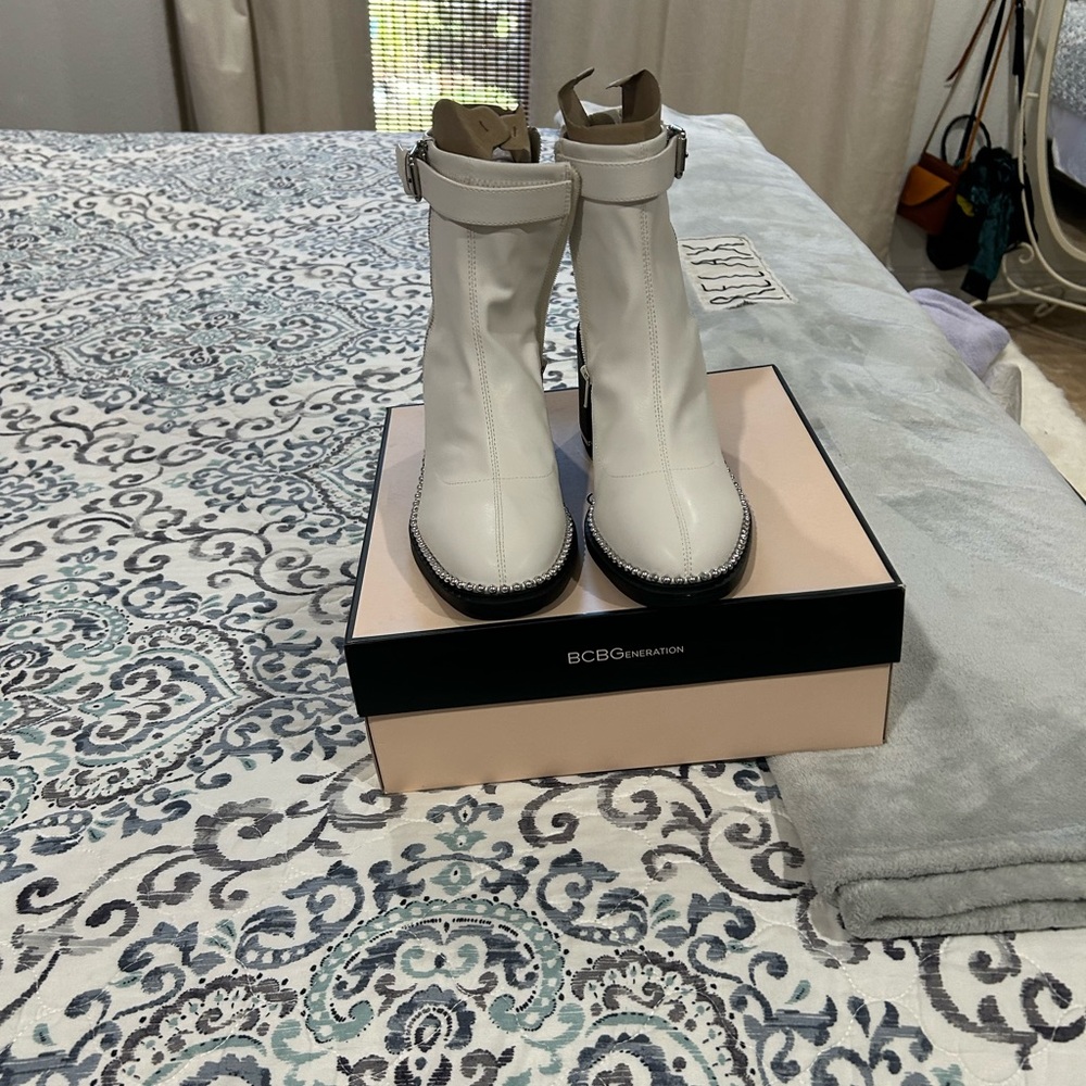 BCBGeneration Cream Ankle Boots with Silver Details - Picture 3 of 4